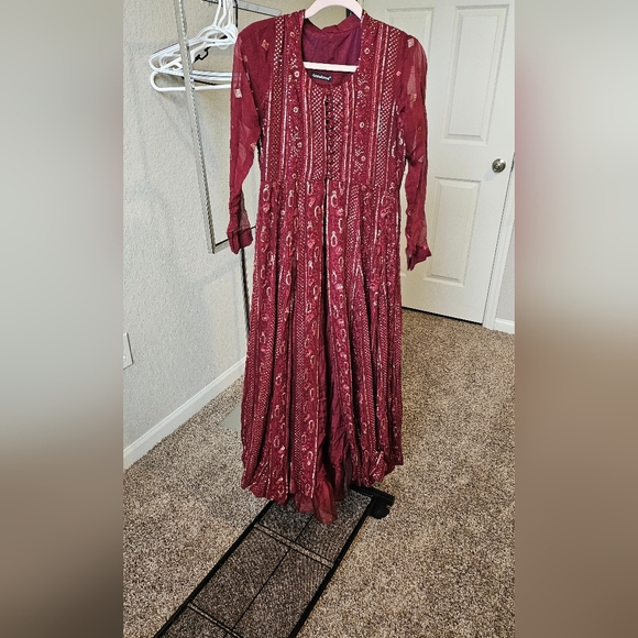 Pakistani designer Maroon gown - Picture 8 of 12